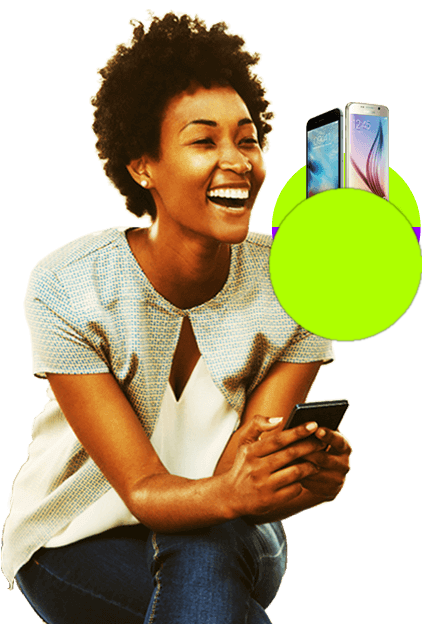 Smiling woman holding a smartphone.